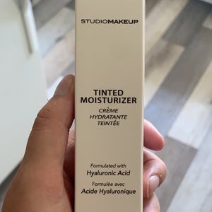 Studio makeup tinted moisturizer